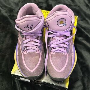 Men’s 7 Kyrie infinity shoes